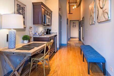 Hip Urban Loft - Small Town Charm - 124 Lofts #1 West Dundee Екстер'єр фото