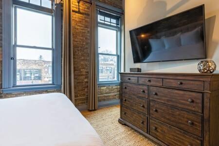 Hip Urban Loft - Small Town Charm - 124 Lofts #1 West Dundee Екстер'єр фото